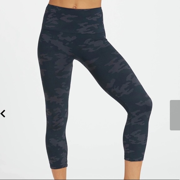 SPANX Look at Me Now Seamless Cropped Leggings black camo size large LEGGINGS​​ - Picture 10 of 13